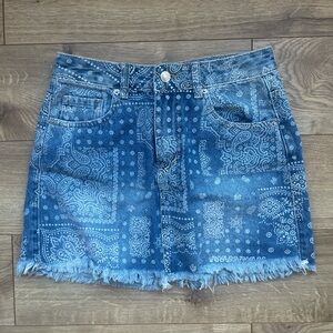 Denim Paisley Skirt 💙🤍 Mini Jean Skirt Size Small - forever 21